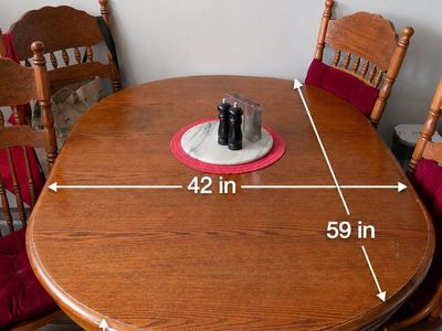 Dining table with 4 chairs.