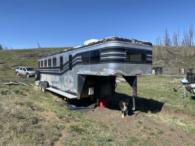 1986 Five Horse Slant Load with Tack room and Living quarters