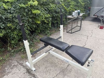 Weight bench