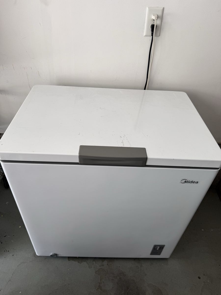 Midea 7 cu. ft. Convertible Chest Freezer