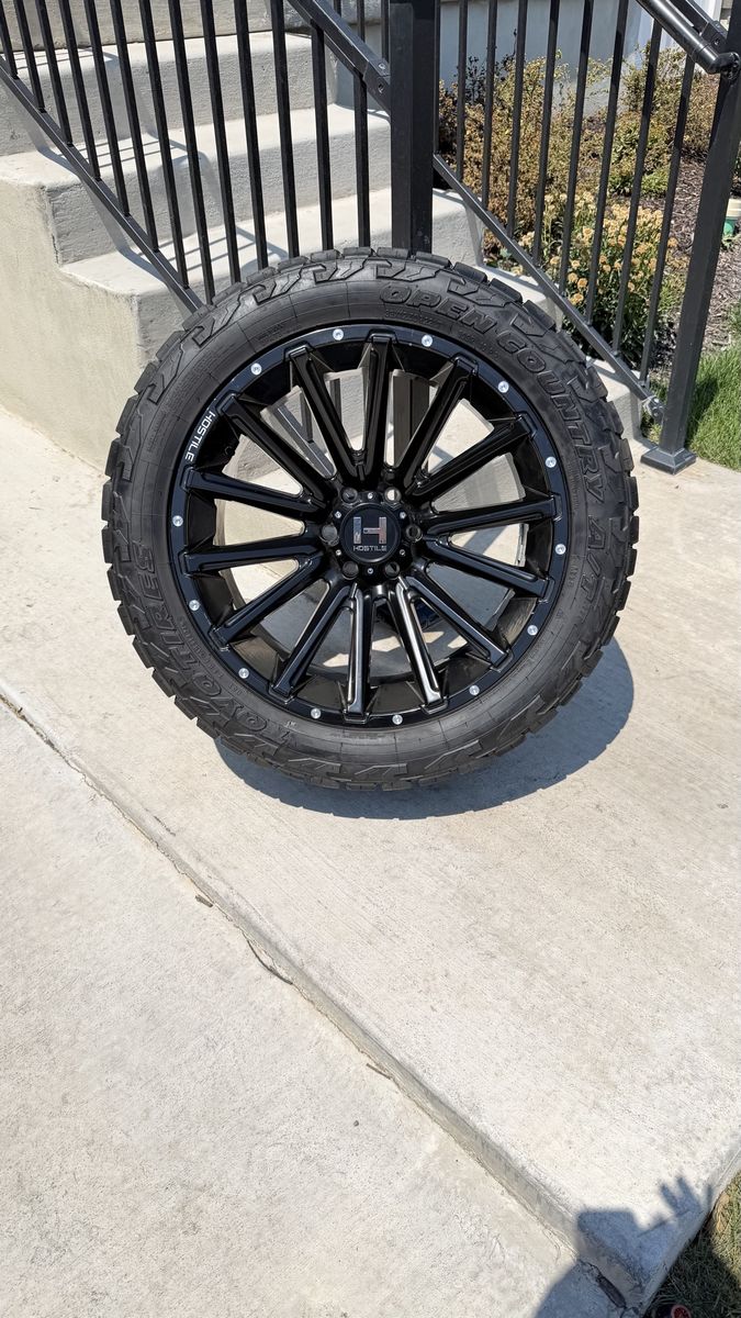 Chevy GMC Dodge Toyota Rims and Tires 33/12.50R22 Toyo AT3 Load E like new