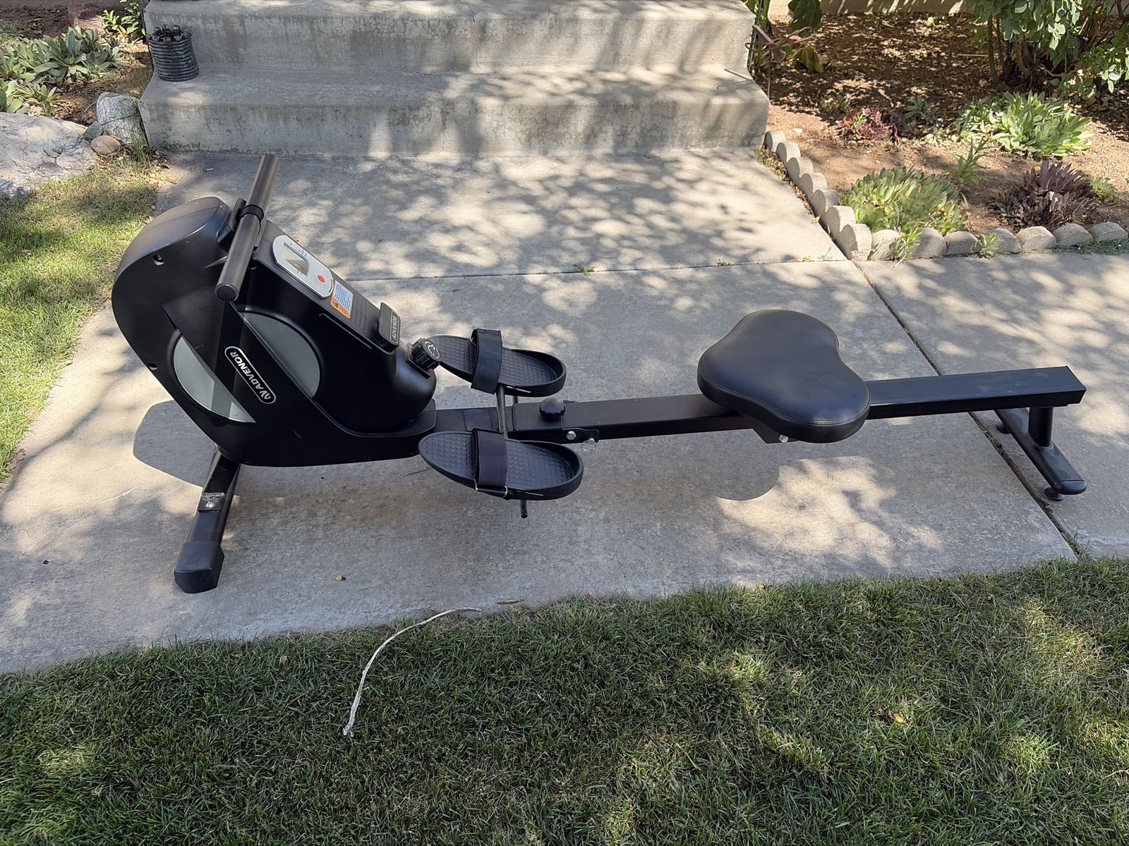 Advenor Rowing Machine Folding like new