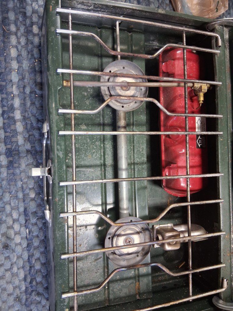 Colman Pump Two Burner Stove Model 413H Good!