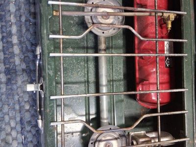 Colman Pump Two Burner Stove Model 413H Good!