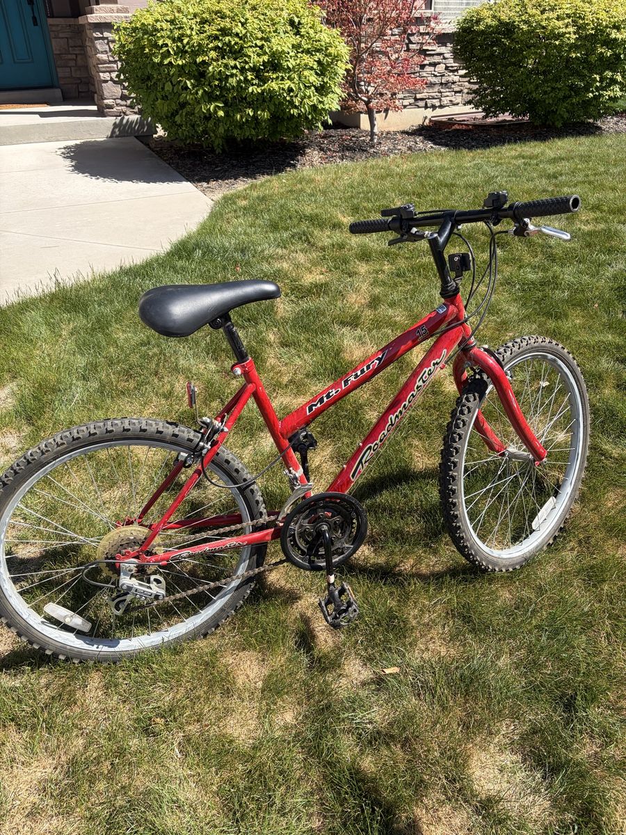 Roadmaster Mt. Fury Red 15-Speed Mountain Bike - Used