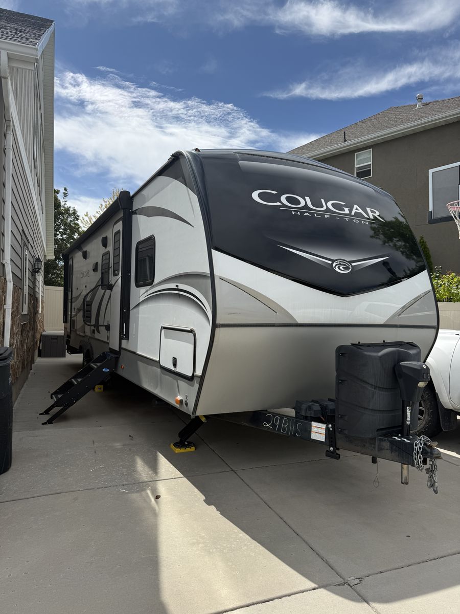 2021 Keystone Cougar Half-Ton 29BHSWE – Bunkhouse, Solar, Western Edition