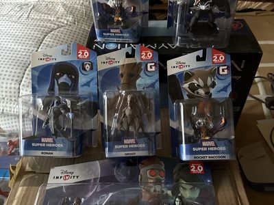 Disney Infinity 2.0 Marvel Super Heroes Starter Pack & Figures Lot with Playmation