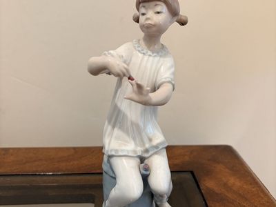 Vintage RETIRED 1970s Lladro Spain Glazed Porcelain Girl Manicuring Figurine