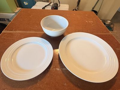 Better homes and gardens dish set