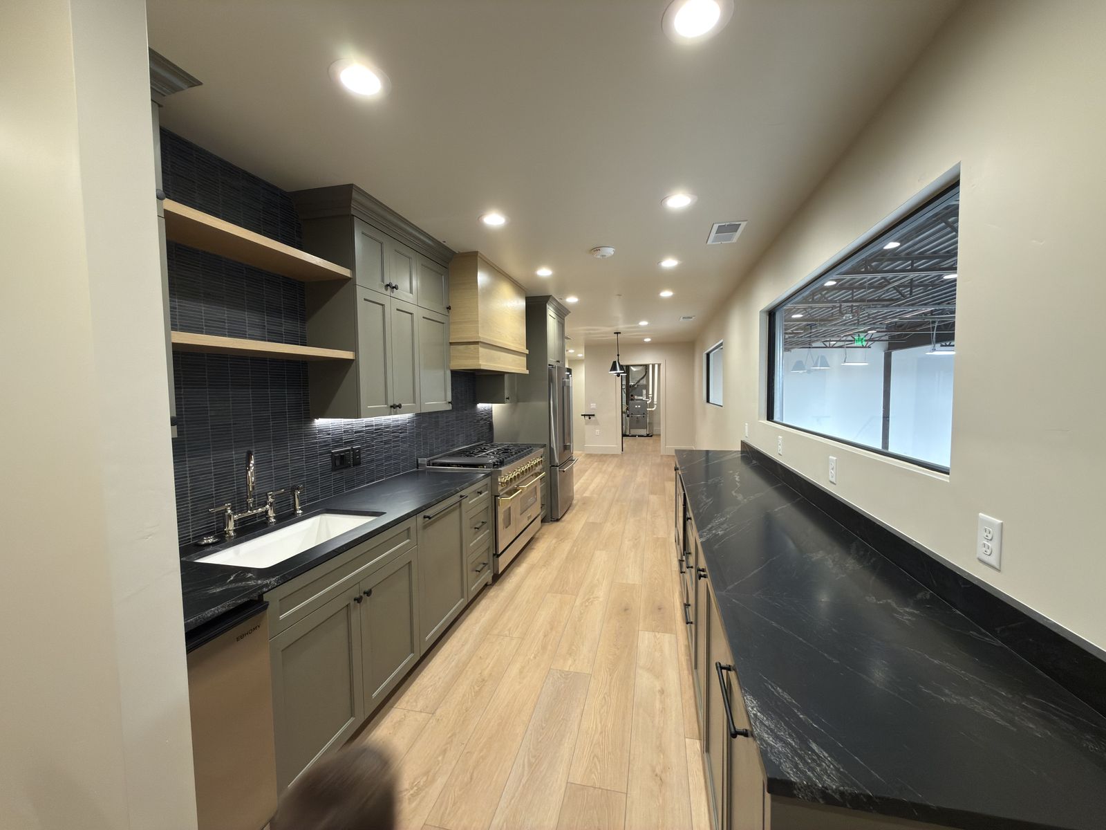 Main image 11