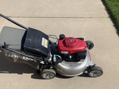 Honda HRR216K9VKA 21" Self-Propelled Lawn Mower - $325 OBO