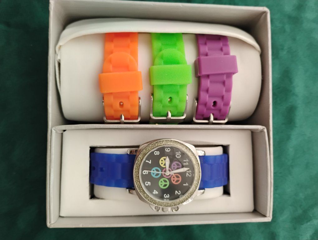New Watch set. Peace Sign surrounded by Jules with eazy Interchangeable bands