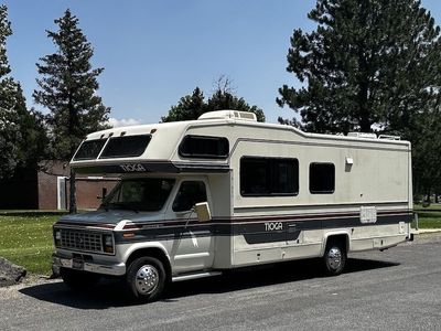 1989 Fleetwood Tioga E-350 Class C Motorhome: Rare "Party Plan" Layout