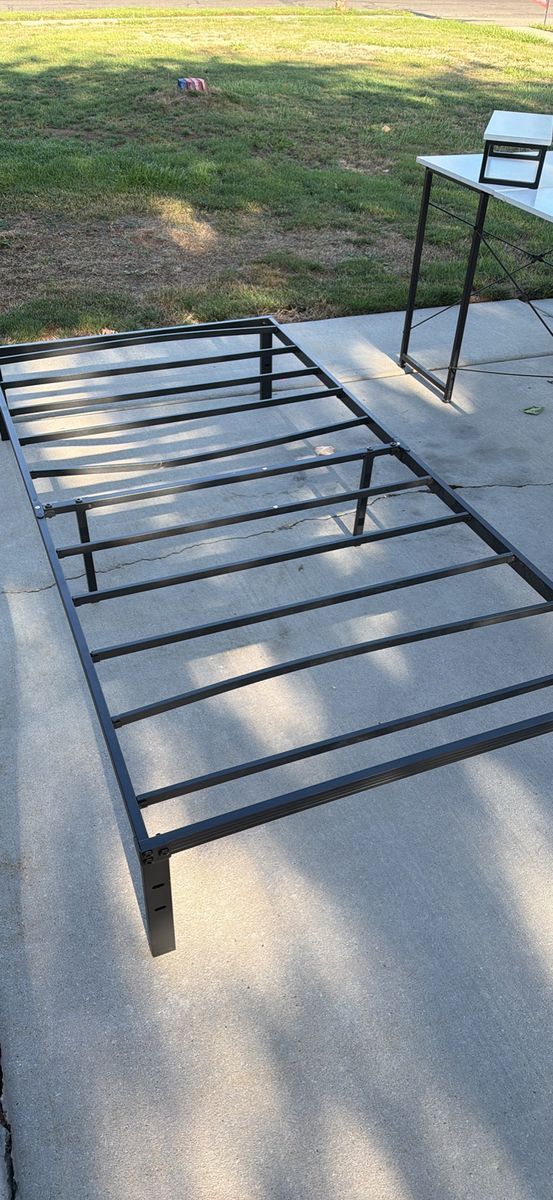 Black Metal Twin Size Bed Frame Platform with Slats