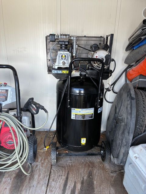 CENTRAL PNEUMATIC 150PSI Compressor