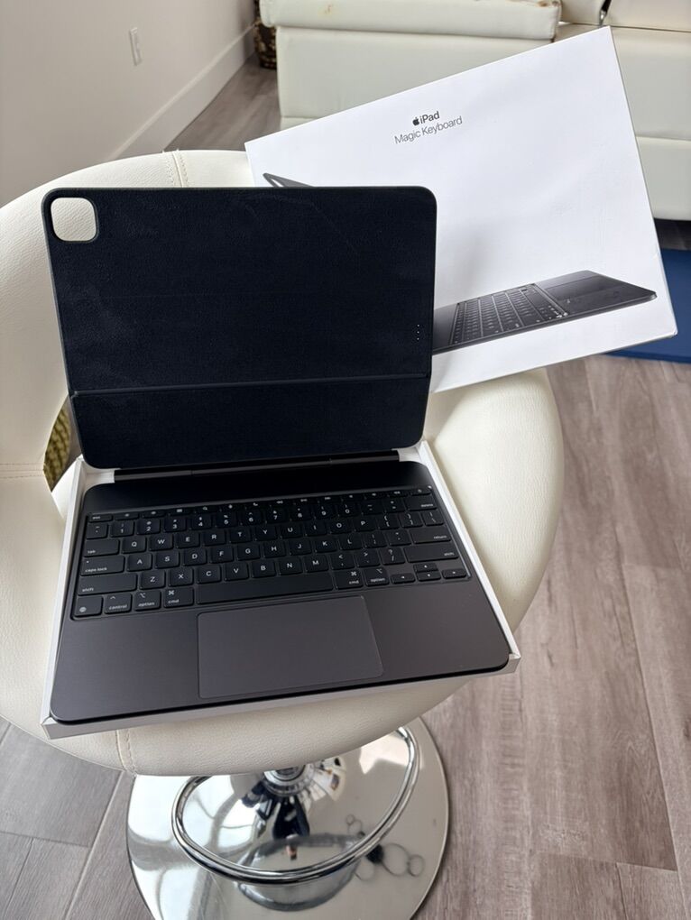 Magic keyboard For Ipad 13 Inch Pro (m4 and M5)