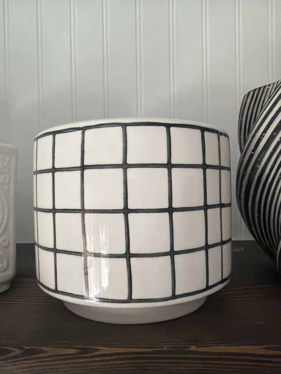 Brand new Ceramic Planter Pot White with Black Grid Pattern