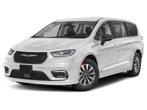 2024 Chrysler Pacifica Plug-In Hybrid S Appearance