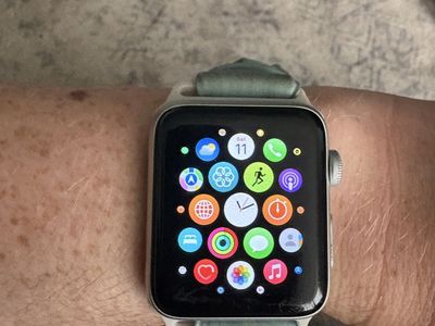 Apple Watch Series 3 GPS 42mm Space Gray Aluminum Case with Charger
