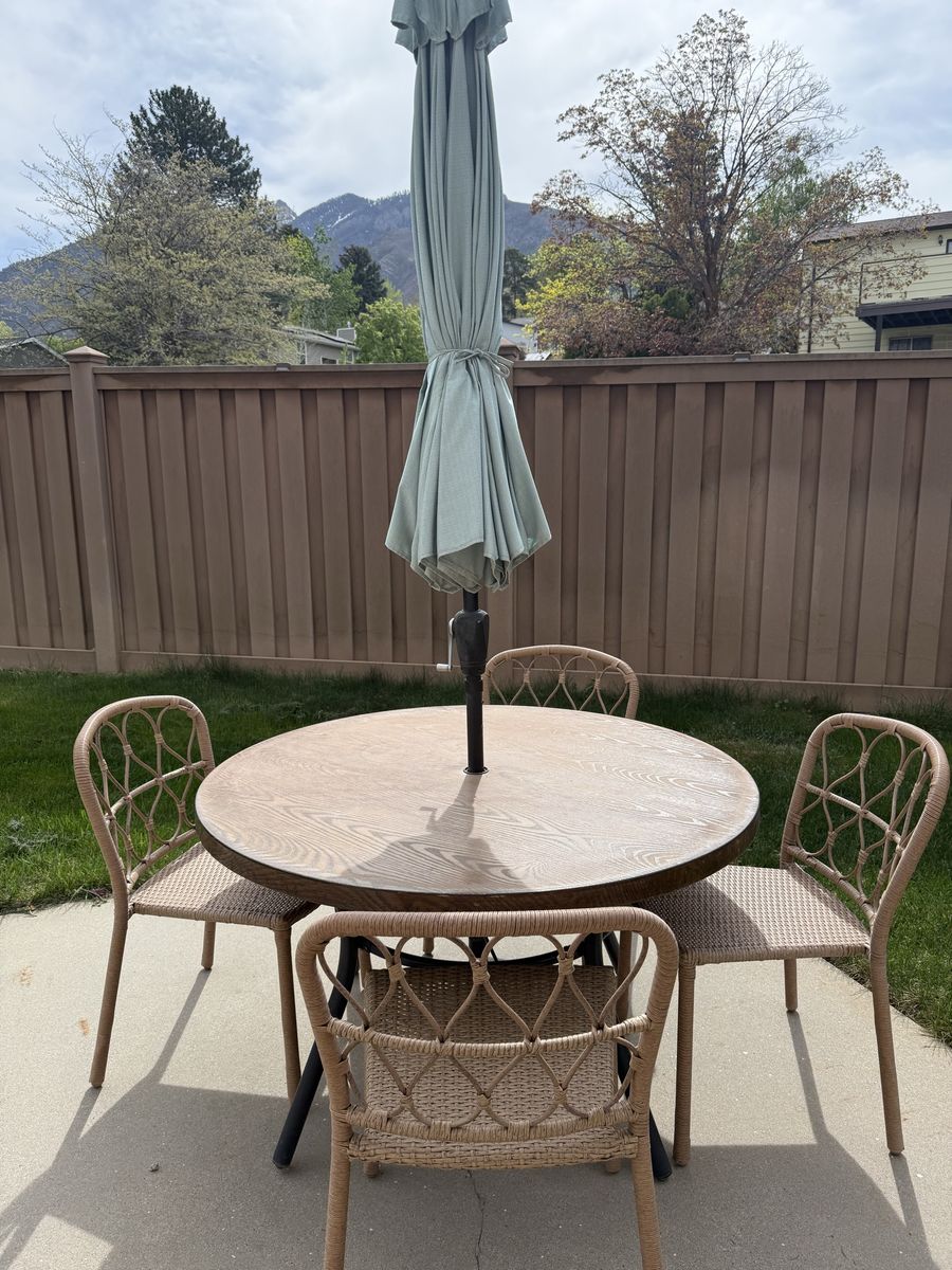 48" Round Outdoor Table, Chairs, & Umbrella