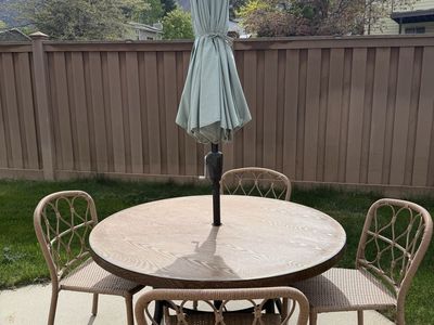 48" Round Outdoor Table, Chairs, & Umbrella