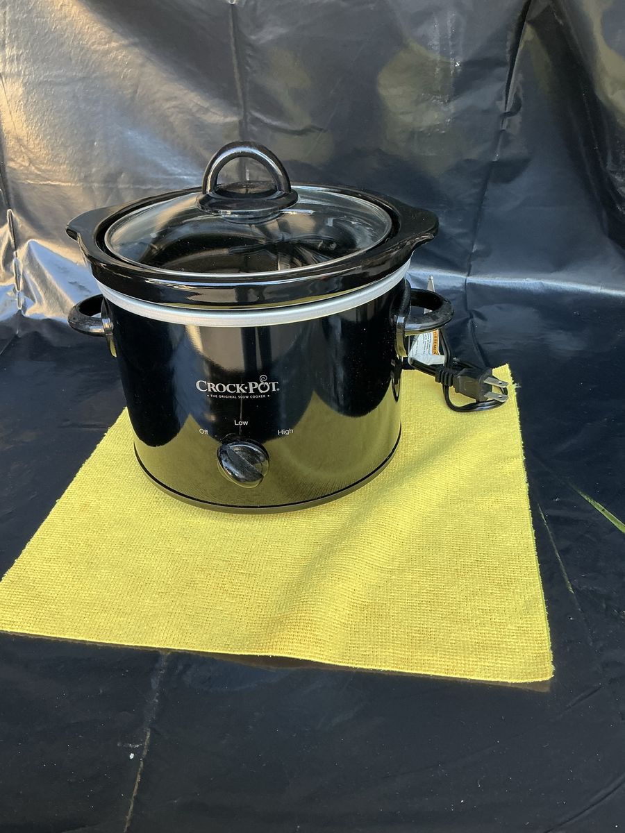 Crock-Pot The Original Slow Cooker Black 2.5-Quart Manual Slow Cooker with Lid - Excellent Condition