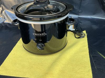 Crock-Pot The Original Slow Cooker Black 2.5-Quart Manual Slow Cooker with Lid - Excellent Condition