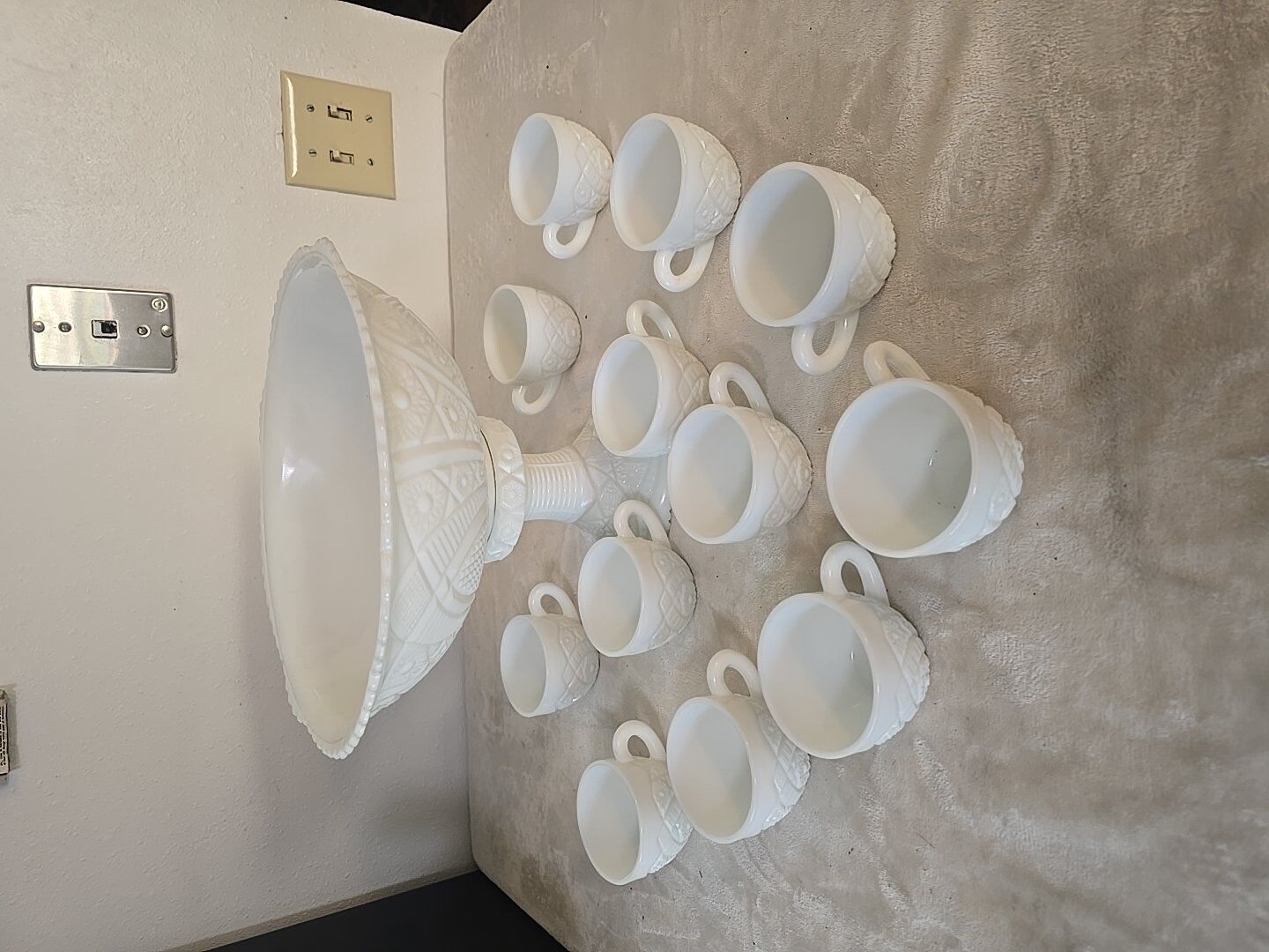 RARE VINTAGE McKee MILK GLASS PEDESTAL PUNCH BOWL