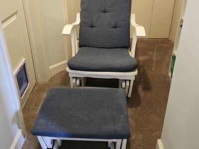 White Wood Glider Rocker + Ottoman – Clean