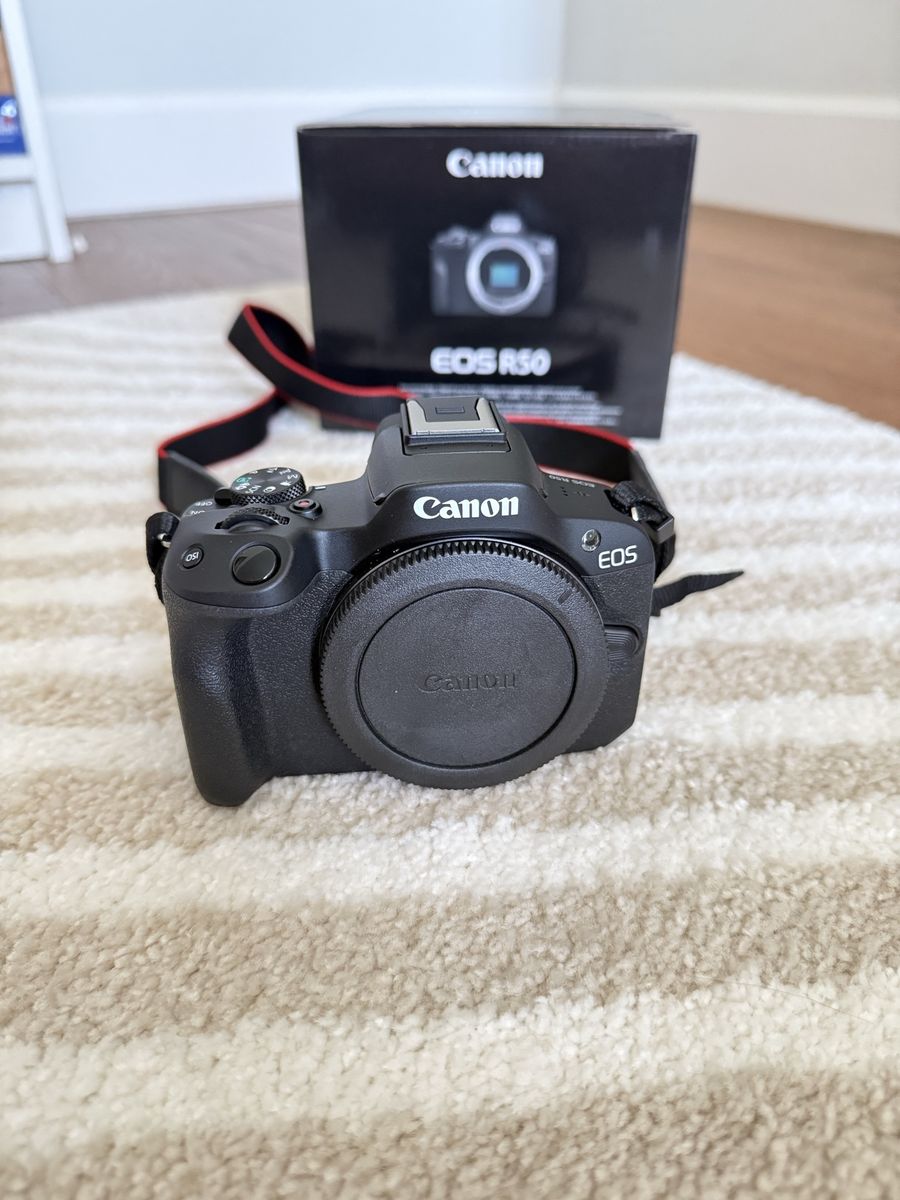 Canon EOS R50 + 18-135 mm EF-S IS USM zoom lens