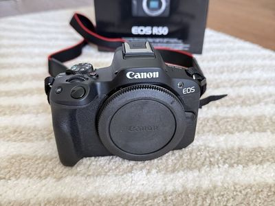 Canon EOS R50 + 18-135 mm EF-S IS USM zoom lens