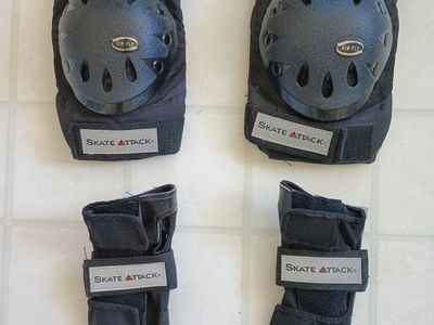 Med Skateboard or Rollerblade Wrist and Knee pads