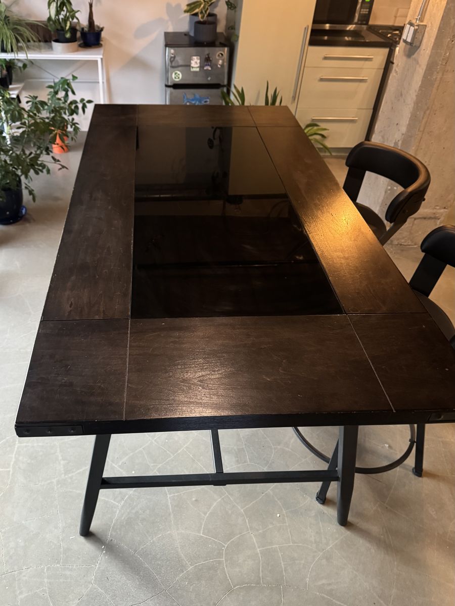 Dining table with 4 swivel stools