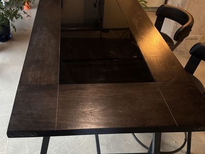 Dining table with 4 swivel stools