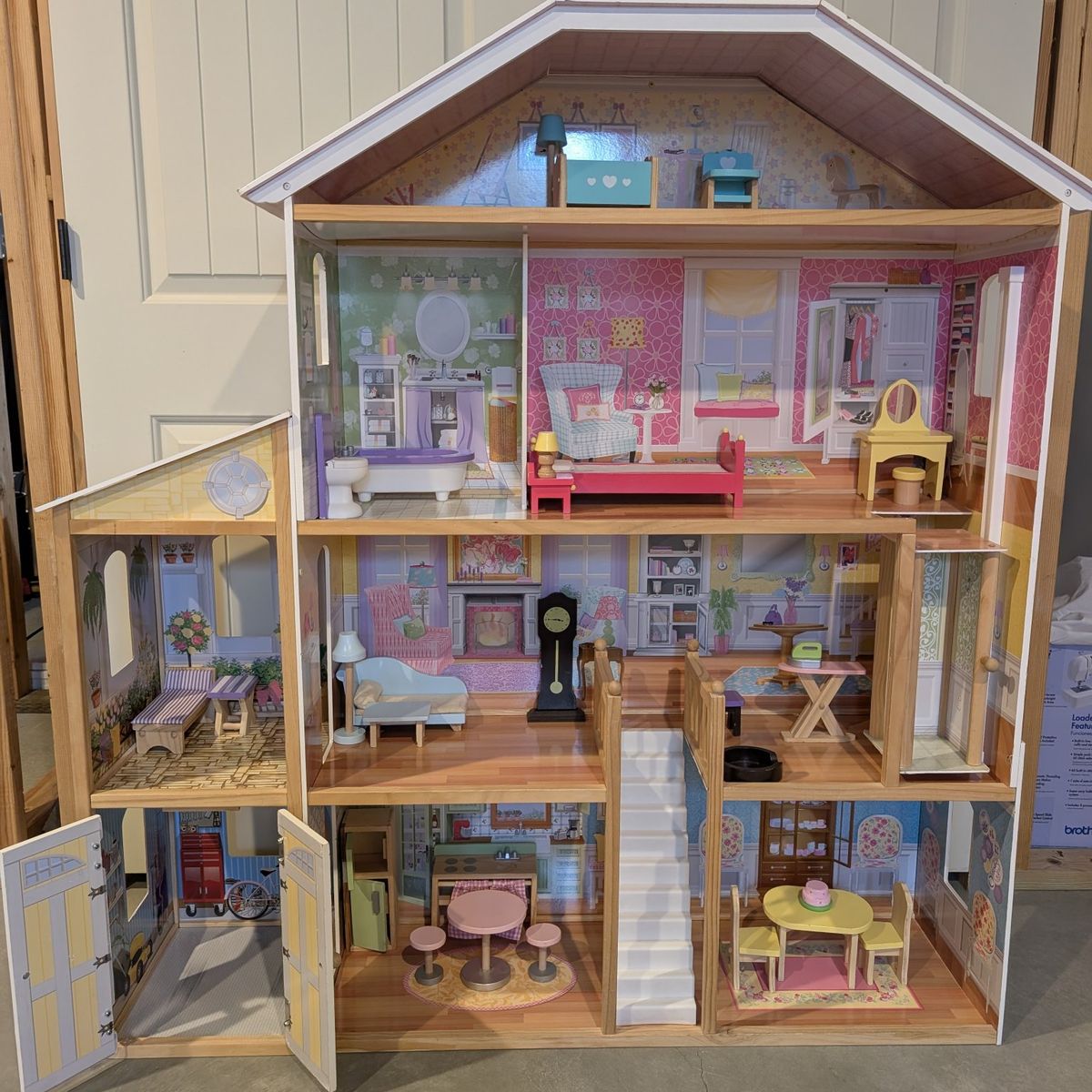 KidKraft Dollhouse w/elevator and garage