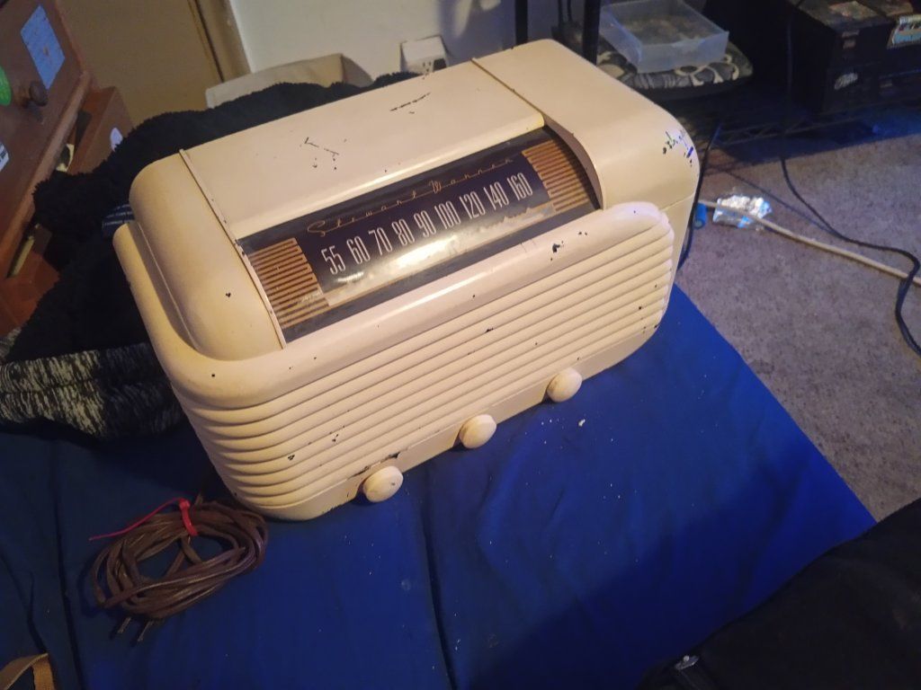 Very rare Stewart-Warner Model B61T1 Vintage Tube Radio - Antique Collectible, 117 Volts, 30 Watts