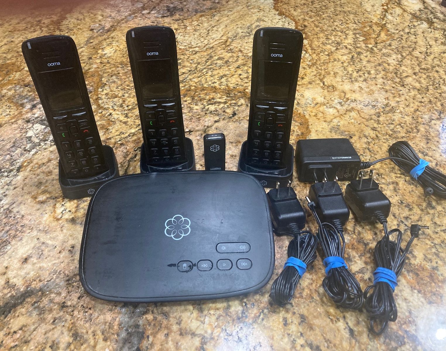 Ooma Telo with 3 Cordless Handsets and USB Wireless Adapter