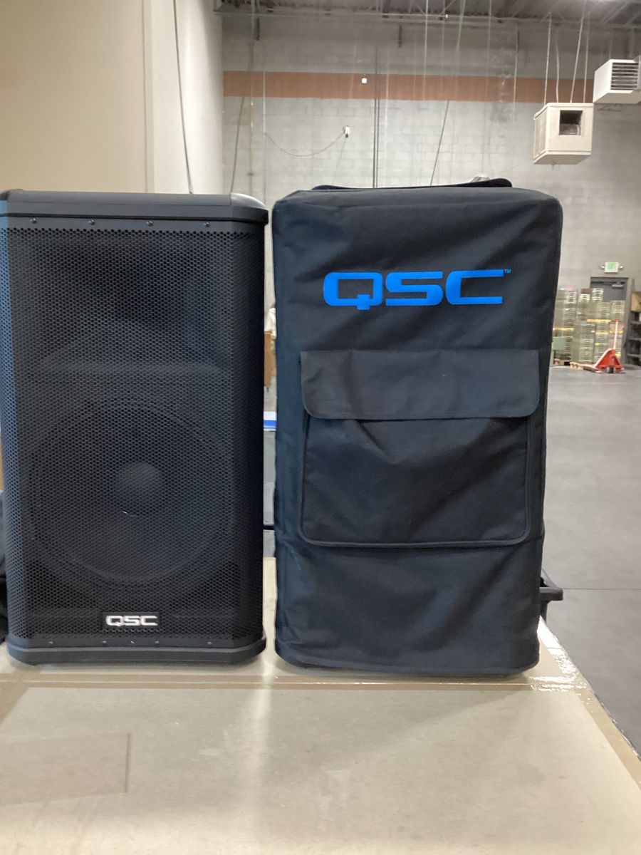 QSC power speakers set of 2 15 inch