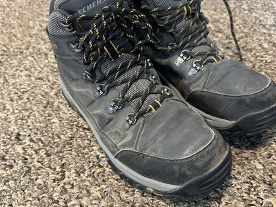 Sketchers Mens Size 8 Hiking Boot - Used