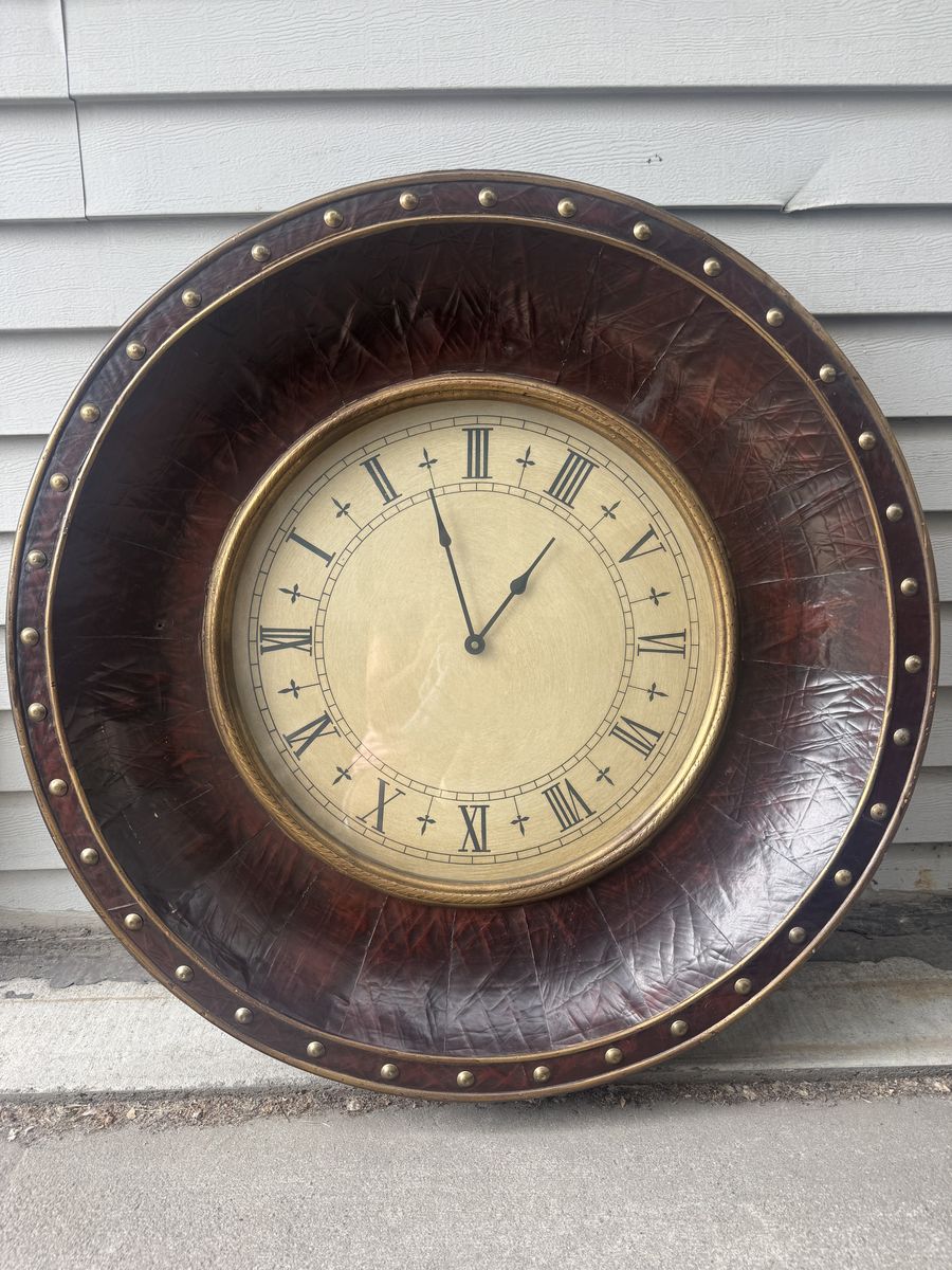 Mirror and matching Clock