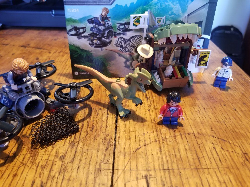 LEGO Jurassic World 75934 Dilophosaurus on the Loose