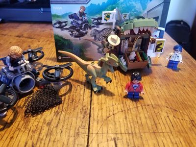 LEGO Jurassic World 75934 Dilophosaurus on the Loose