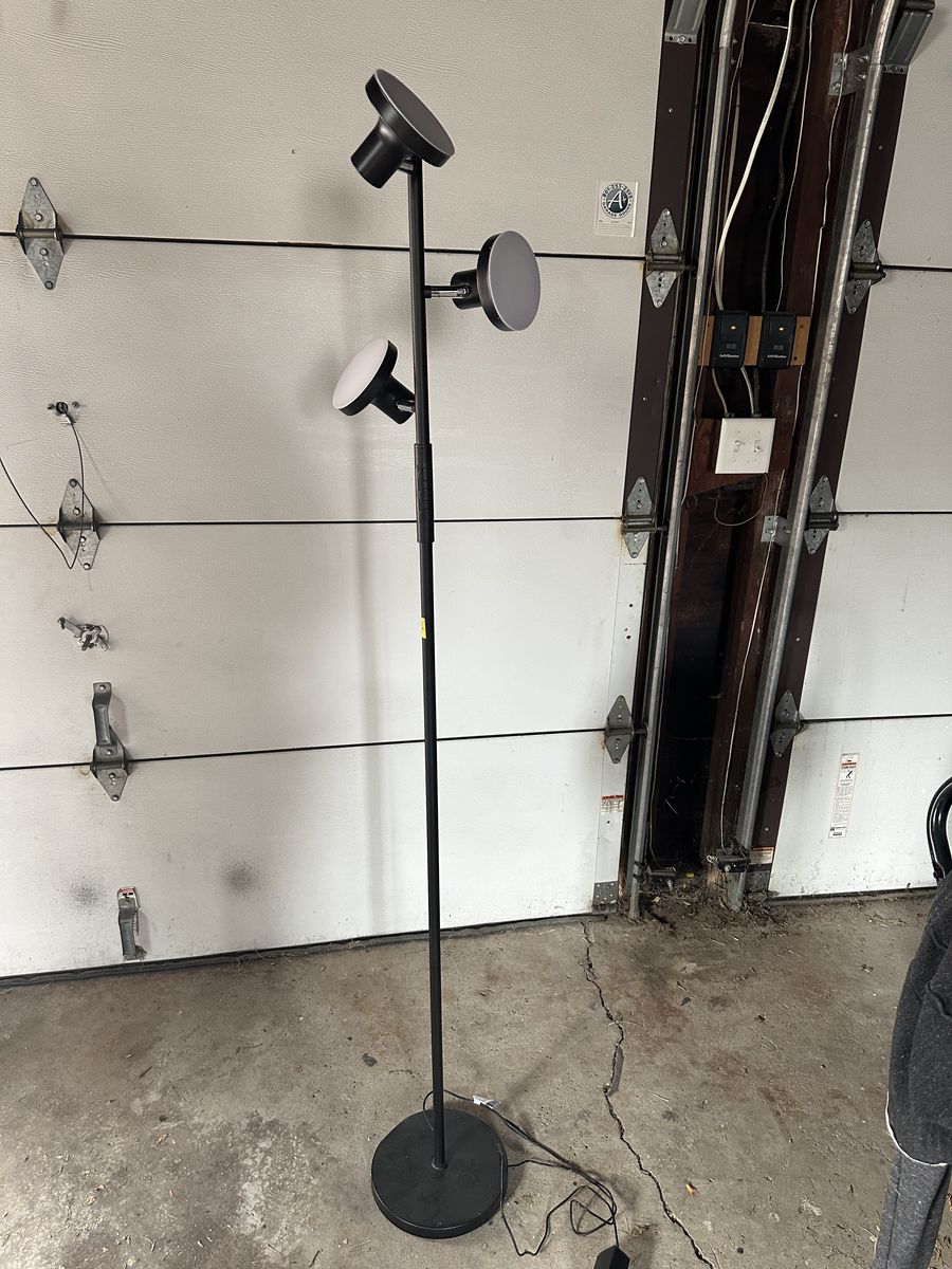 Floor Lamp, Adjustable lighting