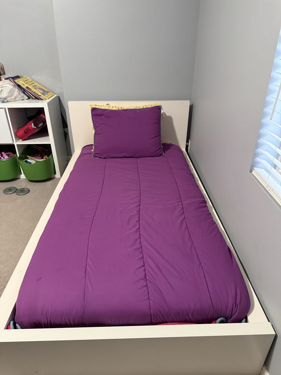 Toddler/kids bed and frame