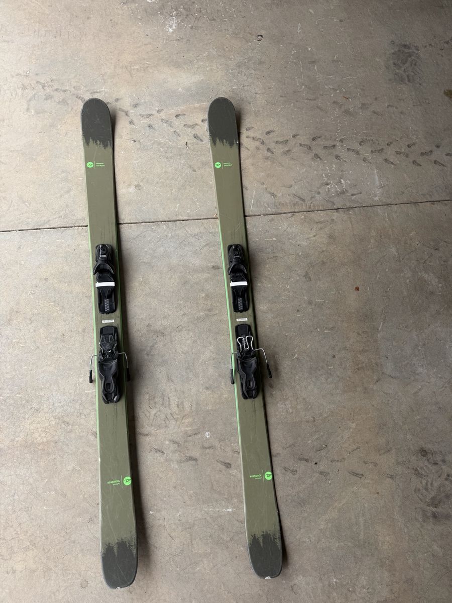 Rossignol Smash 7 Twin Tip skiis
