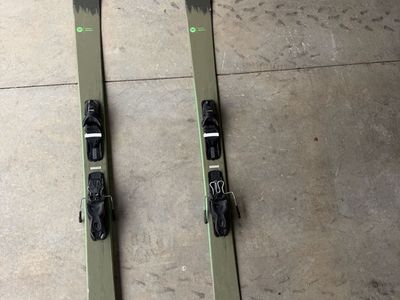 Rossignol Smash 7 Twin Tip skiis