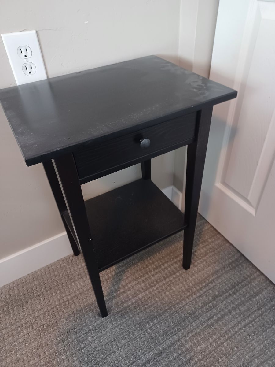 Bedside tanle