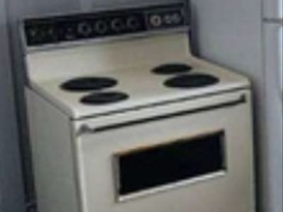Free stove, works well. On curb. Fcfs