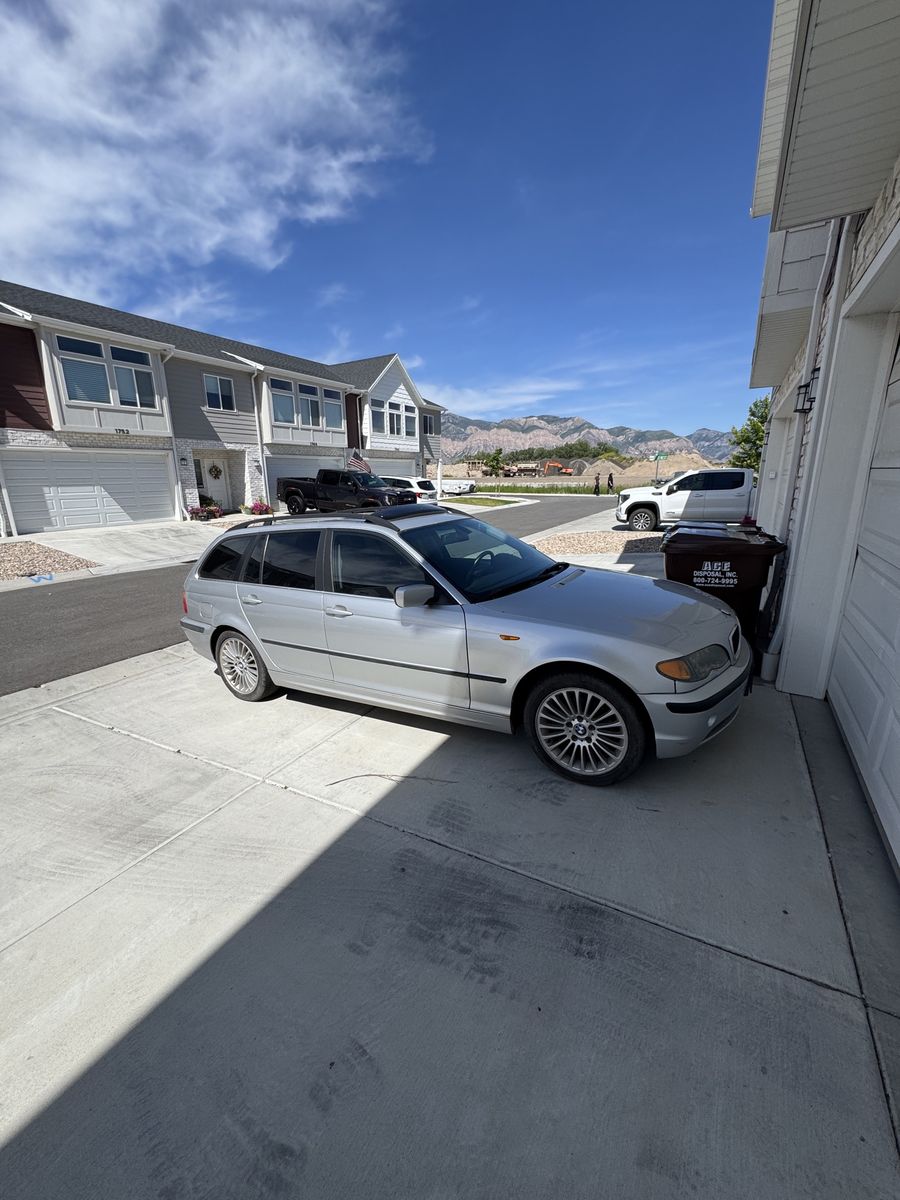 2004 BMW 3 Series 325xi