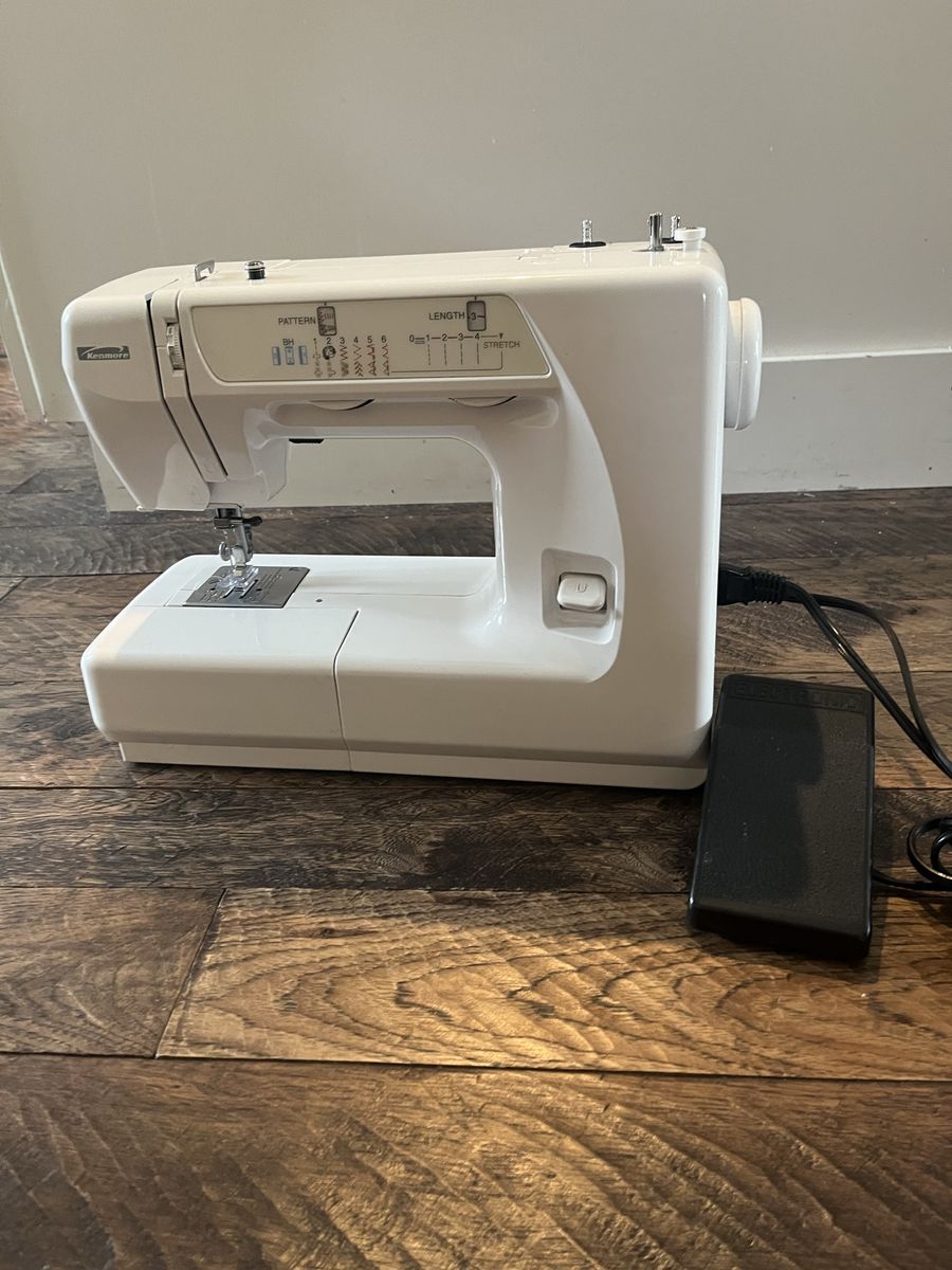12 stitch Kenmore (*Janome) Sewing machine